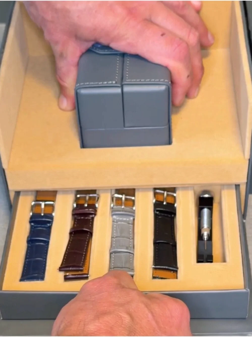 Stainless Steel Men’s Bracelet Watch by Cascalia - Picture 5 of 8